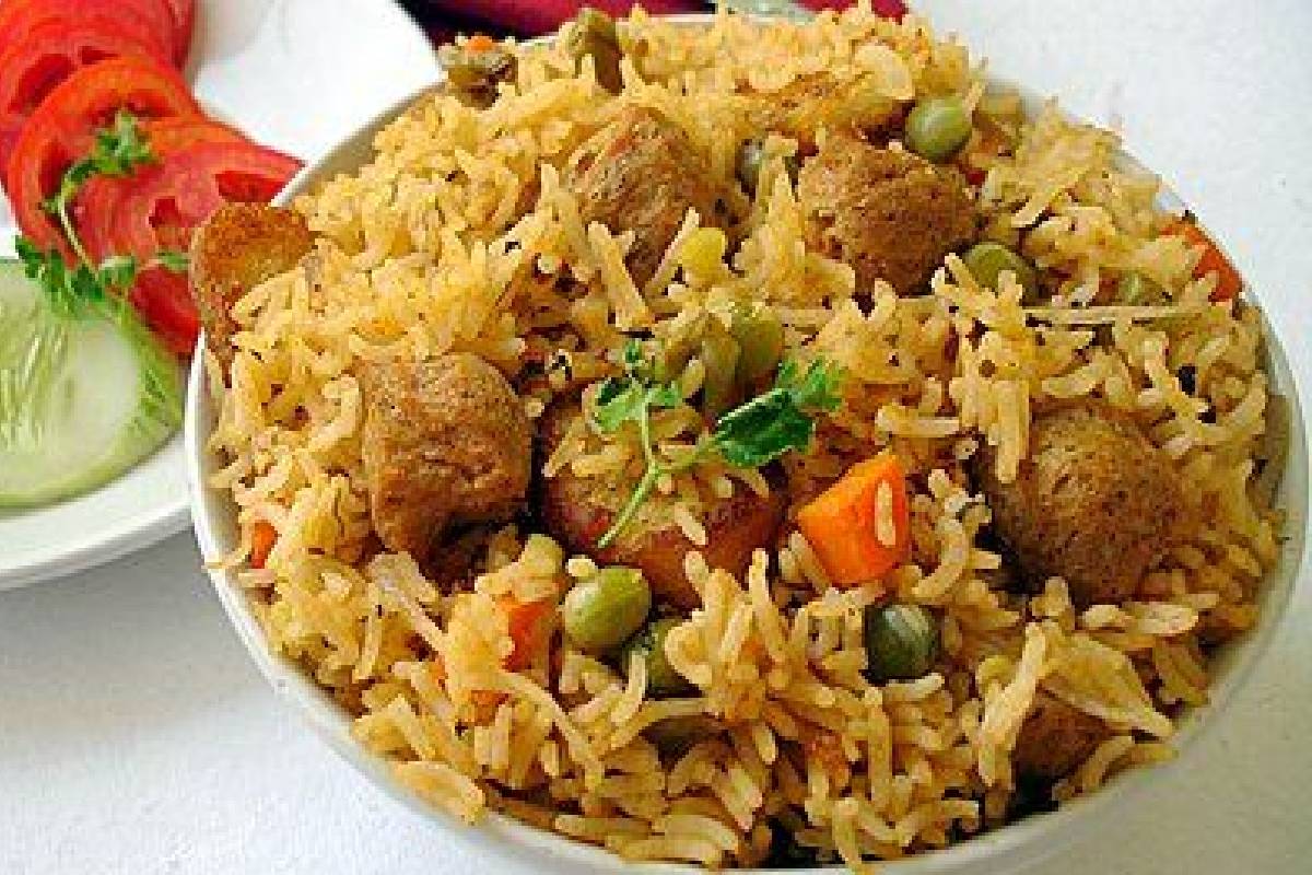 புரட்டாசி மாத ஸ்பெஷல்: அசத்தல் சுவையில் மீல்மேக்கர் பிரியாணி! | Tasty And Healthy Soya Chunks Biryani Recipe புரட்டாசி மாத ஸ்பெஷல்: அசத்தல் சுவையில் மீல்மேக்கர் பிரியாணி! | Tasty And Healthy Soya Chunks Biryani Recipe