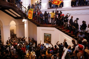 ஜனாதிபதி மாளிகைக்குள் அத்துமீறி அட்டகாசம் செய்த மேலும் 9 பேர் சிக்கினர்