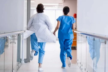 மயானத்தில் மகனின் சடலத்தை வைத்து விட்டு பதறி ஓடிய மருத்துவர்.... இறுதியில் நெஞ்சை உறைய வைத்த கதை