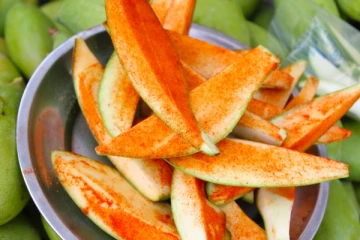 மாங்காயில் உப்பு சேர்த்து சாப்பிட்டால் என்ன நடக்கும் தெரியுமா?