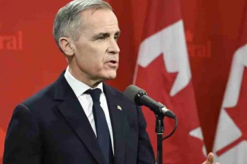 அமெரிக்கா மீது 25 சதவிகித வரி விதிப்பு: கனடா பதிலடி