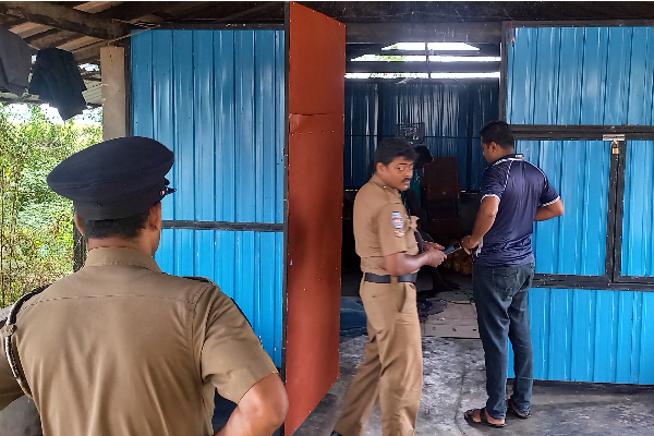தூக்கில் தொங்கிய நிலையில் மீட்கப்பட்ட இளைஞரின் சடலம் - யாழில் சம்பவம் | Murder Police Investigating Srilanka தூக்கில் தொங்கிய நிலையில் மீட்கப்பட்ட இளைஞரின் சடலம் - யாழில் சம்பவம் | Murder Police Investigating Srilanka