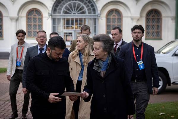 உக்ரைனுக்கு ரகசிய விஜயம் மேற்கொண்ட பிரித்தானிய இளவரசி | Princess Anne Top Secret Visit To Ukraine