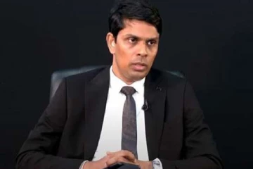 මන්ත්‍රී රාමනාදන් අර්ච්චුනාට වැඩ වරදී - මන්ත්‍රී ධුරය බල රහිත කිරීමේ නියෝගයක් ඉල්ලයි