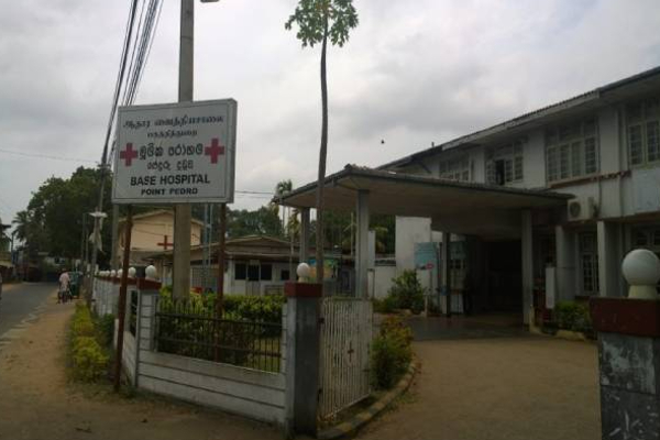 யாழ் பருத்தித்துறை வைத்தியசாலையில் இரவில் நடந்த களேபரம்! | Night Time Commotion At Jaffna Pedro Hospital யாழ் பருத்தித்துறை வைத்தியசாலையில் இரவில் நடந்த களேபரம்! | Night Time Commotion At Jaffna Pedro Hospital