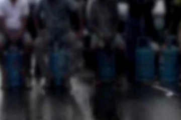 විරෝධතාවයක් නිසා ප්‍රධාන මාර්ගයක් අවහිර වෙයි..