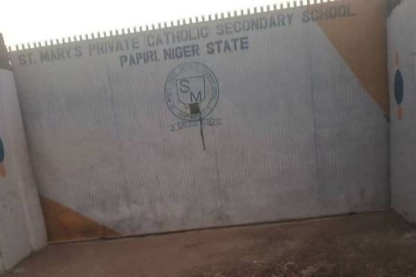 nigeria 200 students kidnapped