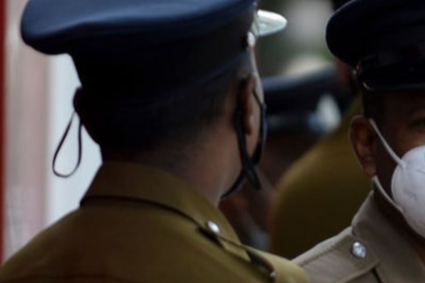 சட்டவிரோத பண விவகாரம்! யாழில் காவல்துறை அதிகாரிகள் இடமாற்றம் | Police Officers Transferred In Jaffna