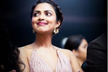 கருப்பு உடையில் மாஸா புகைப்படம் வெளியிட்ட அமலா பால் - தெறிக்க விடும் ரசிகர்கள்