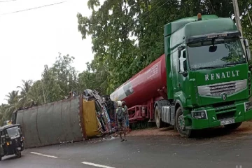 இன்று அதிகாலை யாழ்ப்பாணத்திலிருந்து சென்ற பாரவூர்தி கோர விபத்து