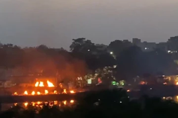குவியல் குவியலாக எரிக்கப்படும் சடலங்கள்! புகைப்படங்கள்-வீடியோவை தடுக்க அரசின் நடவடிக்கை
