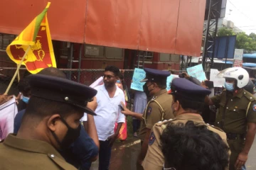 யாழில் விடுதலைப்புலிகள் அமைப்பிற்கு எதிராக போராட்டம் - விரட்டிய சிறிலங்கா காவல்துறை!