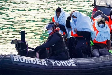 புலம்பெயர்வோர் பிரித்தானியாவுக்குள் கடத்தும் அந்த பொருள்: பிரித்தானிய உளவுத்துறையை எச்சரித்த பிரான்ஸ்