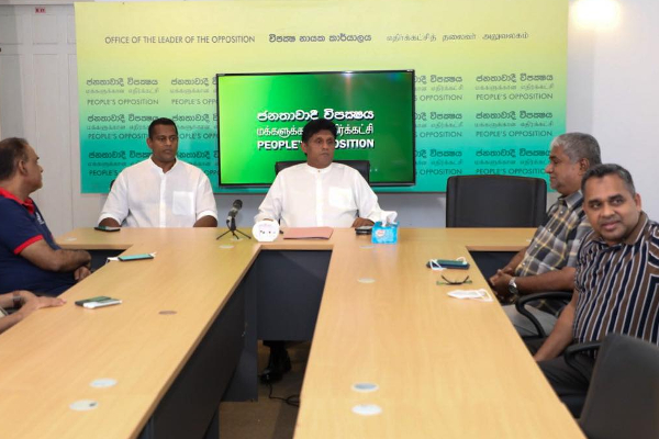 முஸ்லிம் நாடாளுமன்ற உறுப்பினர்களை சந்தித்த சஜித்: ஆதரவு திரட்டுவது தொடர்பில் பேச்சு (படங்கள்) | Sajid Met Members Who Supported 20Th Amendment