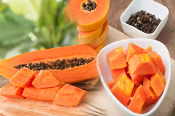 பப்பாளி பழத்தை சாப்பிட்ட உடன் இந்த தவறை செய்யாதீர்கள்!