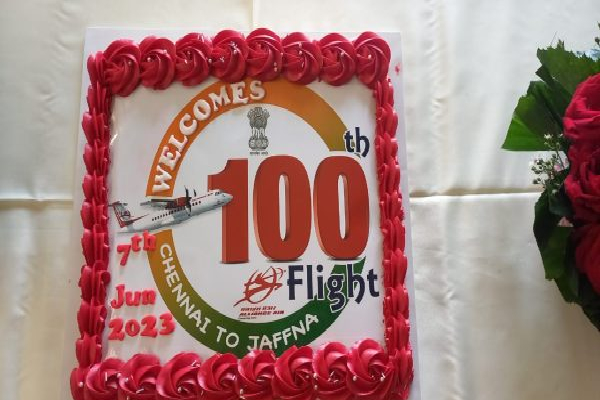 யாழ் – சென்னை 100 வது விமானசேவை இன்று! கேக் வெட்டி கொண்டாடிய ஊழியர்கள் | Jaffna Chennai 100Th Flight Today