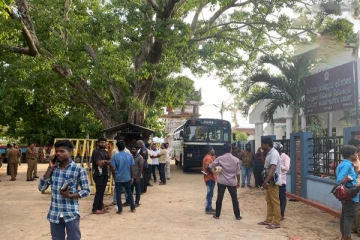 மயிலத்தமடு மாதவனை போராட்டத்தில் கைது செய்யப்பட்டுள்ள பல்கலைக்கழக மாணவர்கள்