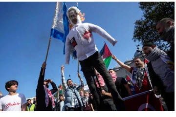 இஸ்ரேல் பிரதமரை எதிர்த்த நாட்டு மக்கள்!