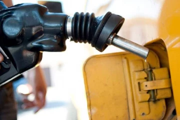 கனடாவில் எரிபொருள் விலை 2 டொலரை எட்டும்: வெளிவரும் தகவல்