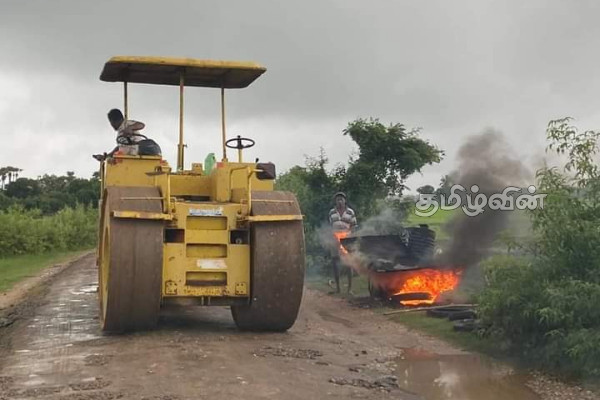 யாழில் 5.4 மில்லியன் ரூபாய் ஒதுக்கீட்டில் வீதியின் புனரமைப்பு பணிகள் ஆரம்பம்(Photos) | 5 4 Million Rupees For Road Reconstruction Works