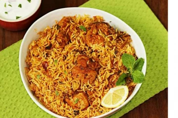 சிக்கன் பிரியாணி சாப்பிட்ட அடுத்த சில நிமிடங்களில் இரத்த வாந்தி எடுத்து உயிரிழந்த 23 வயது இளைஞன்! அதிர்ச்சி சம்பவம்