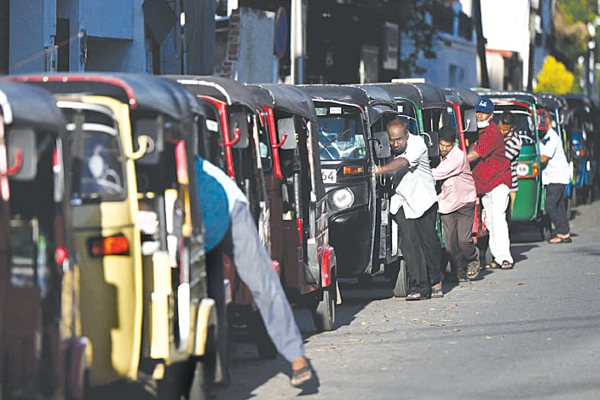 மூடப்படும் அபாய கட்டத்தில் இலங்கை! | Fuel Shortages Risk Country Closing End Of May