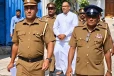 ඥානසාර හිමියන්ගේ සිවුර ගැලවීම ගැන එක්සත් ජාතික පක්ෂයෙන් දැඩි ප්‍රහාරයක් - මහනායක හිමියන්ගෙන් සමාව ඉල්ලන්නැයි රජයට බලපෑම්