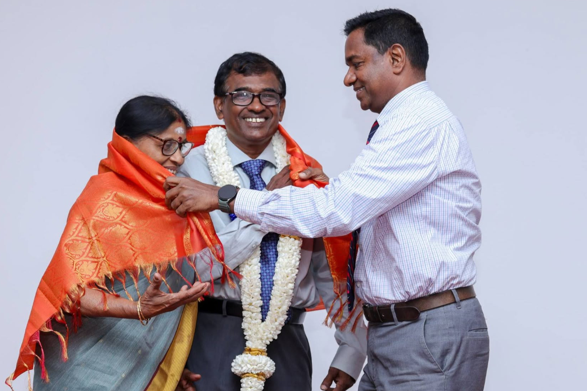 34 ஆண்டுகள் அயராத அர்ப்பணிப்பு; ஓய்வு பெறும் யாழ்ப்பாண சிரேஷ்ட மருத்துவர் ஸ்ரீஸ்கந்தராஜா! | Jaffna Hospital Senior Dr Sriskandarajah Retires
