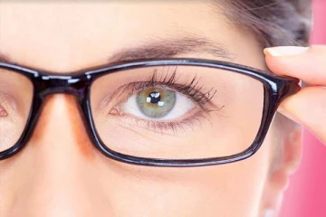 கண்ணாடிகள் அணிவதனால்  மூக்கு பகுதியில் தழும்பு ஏற்படுகின்றதா? இதனை எப்படி போக்கலாம்?