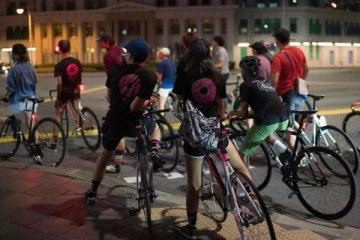 ஐந்து பேருக்கு மேல் சாலையில் சென்றால் அபராதம்! பிரபல நாட்டில் நடைமுறைக்கு வரும் புதிய விதிமுறை