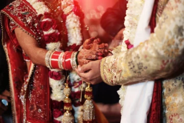 உணவுப் பற்றாக்குறையால் பாதியில் நிறுத்தப்பட்ட திருமணம்