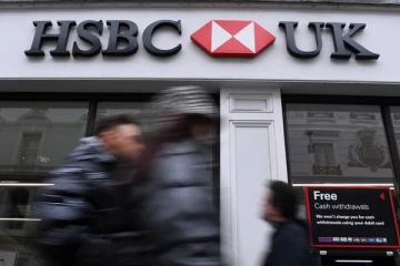 அமெரிக்காவின் மிகப்பெரிய வங்கியை வெறும் 1 பவுண்டுக்கு வாங்கிய பிரித்தானிய வங்கி!