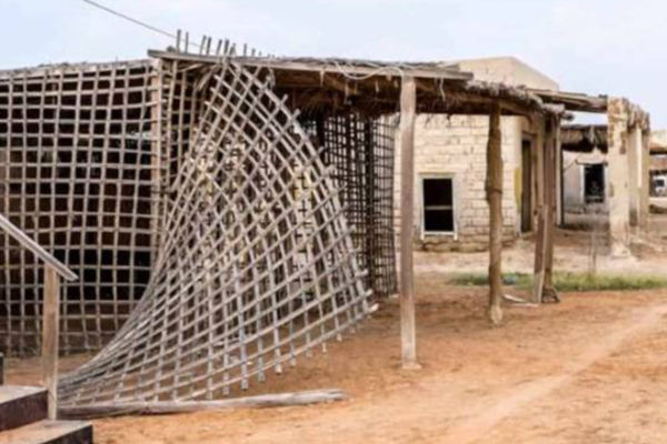 அமீரகத்தில் ஒரு பேய் நகரம்...50 வருடமாக தனித்து விடப்பட்ட பிரம்மாண்டப் பகுதி | Uae Have 50Years Aloned Devil City