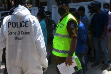 இலங்கையில் பரபரப்பு: தனியார் விடுதியொன்றில் சடலமாக மீட்கப்பட்ட பெண்!