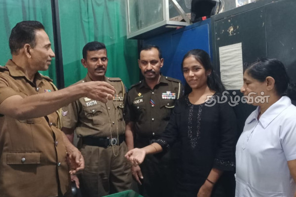 தங்க சங்கிலியை தொலைத்த பல்கலைக்கழக மாணவி: பொலிஸ் அதிகாரியின் நெகிழ்ச்சி செயல் | University Student Who Lost Gold Chain