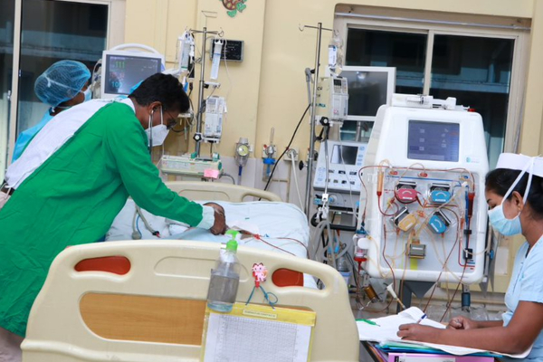இலங்கையில் மரணத்தின் பிடியிலிருந்து தப்பிய சிறுமி ; செய்யும் நெகிழச்சி செயல் | Little Girl Collecting Funds Lanka Escape Death