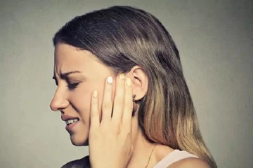 மலைப் பகுதிகளில் உயரம் அதிகமாகும் போது காதுகள் அடைத்துக் கொள்வது ஏன்?