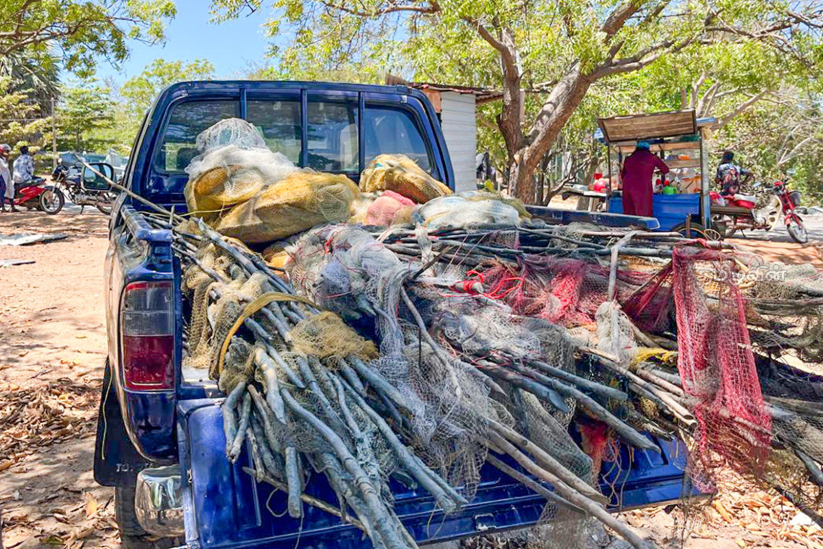 சட்டவிரோத கடற்றொழிலில் ஈடுபட்ட 41 பேர் கடற்படையினரால் கைது | Navy Arrests 41 People Involved In Illegal Fishing
