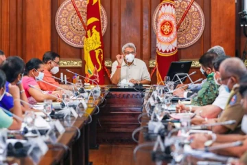 ஜனாதிபதியுடன் உயர் அதிகாரிகள் அவசர சந்திப்பு - நாடு முடக்கப்படுவது குறித்து தீர்மானிக்கப்படுமா?