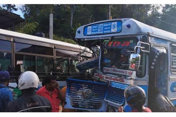 நேருக்கு நேர் மொதிய பேருந்துகள்; பாடசாலை மாணவர்களுக்கு நேர்ந்த கதி | Face To Face Buses The Fate Of School Students
