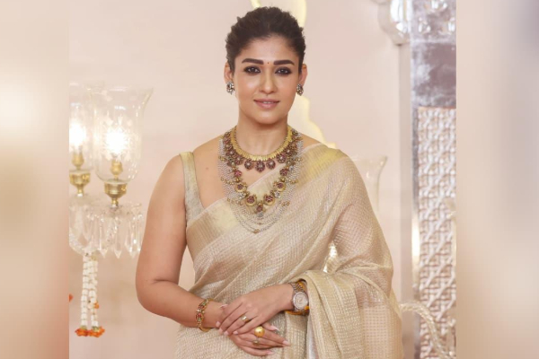 තත්පර 50 කට කෝටි 5ක් - බුකිය කැළඹු නයන් ගැන අලුත්ම ආරංචිය මෙන්න | Rs 5 Crore For 50 Seconds Nayanthara Shines තත්පර 50 කට කෝටි 5ක් - බුකිය කැළඹු නයන් ගැන අලුත්ම ආරංචිය මෙන්න | Rs 5 Crore For 50 Seconds Nayanthara Shines