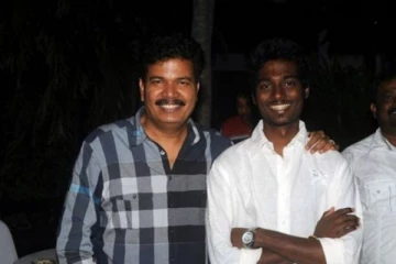 குருவை மிஞ்சிய சிஷ்யன்! இயக்குனர் ஷங்கரை விட அதிகமாக சம்பளம் பெறும் அட்லீ, இத்தனை கோடியா?