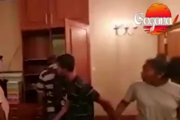 ජනාධිපති මන්දිරයේ කබඩ් එකෙන් සැඟවුණු රහස් බන්කරය.. ඇතුළේ ලිෆ්ට් එකකුත්.. (VIDEO)