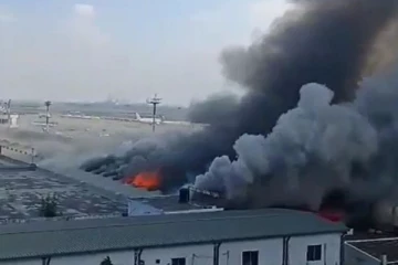 பங்களாதேஷ் டாக்கா விமான நிலையத்தில் பாரிய தீ விபத்து; விமான சேவைகள் ரத்து