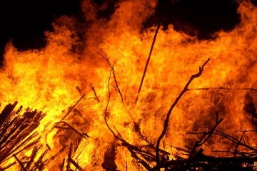 நெடுங்குடியிருப்பில் ஏற்பட்ட தீப்பரவல்; 33 பேர் நிலை