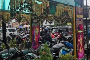 யாழில் முண்டியடித்த மக்கள்; சிலமணி நேரங்களில் பல ஆயிரம் mobitl சிம் விற்பனை !