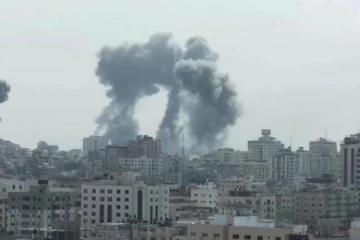 காசாவின் வட பகுதியை இஸ்ரேலின் பீரங்கிப் படைகள் இருபுறம் சூழ்ந்து தாக்குதல்