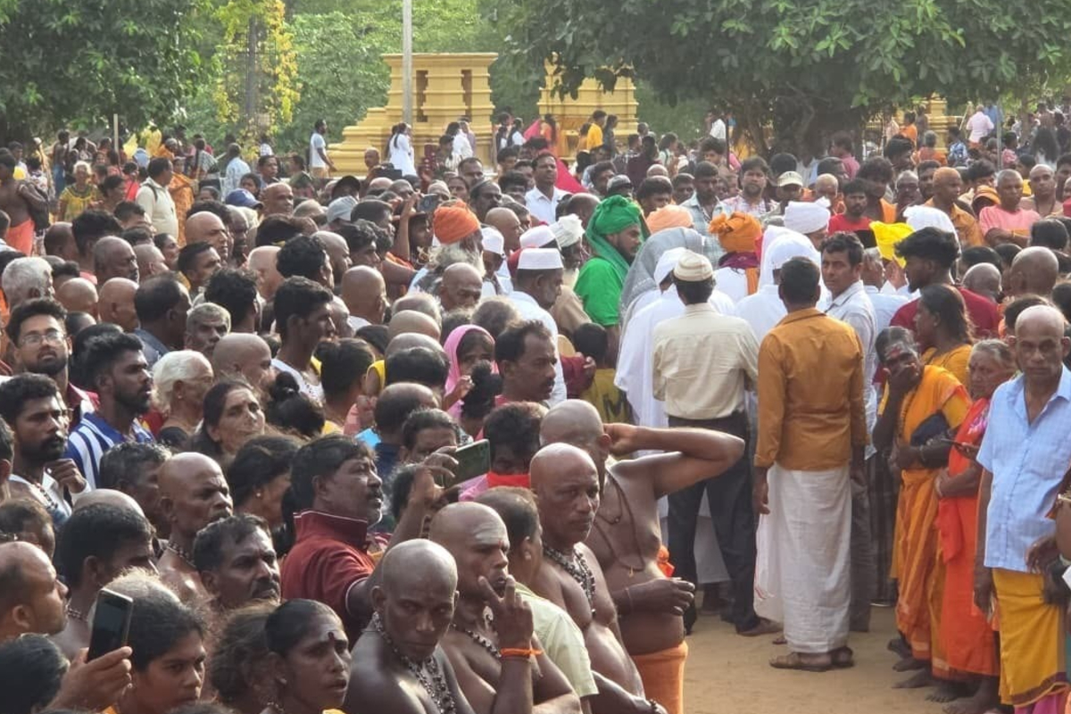 பல்லாயிரக்கணக்கான பக்தர்களின் ‘அரோகரா’ கோஷத்துடன் கதிர்காமக் கந்தன் ஆலயத்தில் கொடியேற்றம் | Flag Hoisting At The Kataragama Kandan Temple பல்லாயிரக்கணக்கான பக்தர்களின் ‘அரோகரா’ கோஷத்துடன் கதிர்காமக் கந்தன் ஆலயத்தில் கொடியேற்றம் | Flag Hoisting At The Kataragama Kandan Temple