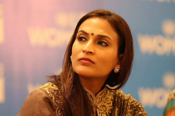 நேரம் சரியில்லை? ஒரு பக்கம் வீட்டில் கொள்ளை - மறுபக்கம் ஐஸ்வர்யா ரஜினிகாந்தை விசாரிக்க கலெக்டர் உத்தரவு..! - தமிழ்நாடு