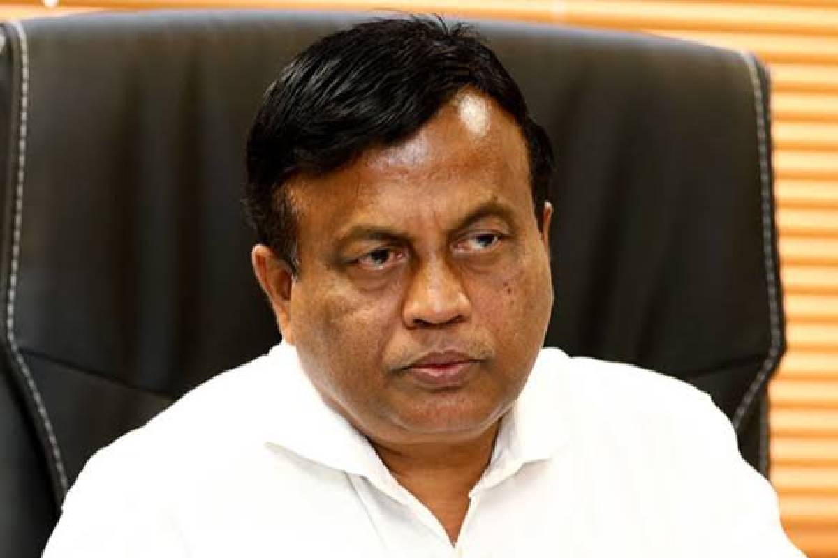 16 முன்னாள் அமைச்சர்கள் ஊழல் மோசடியில் சம்பந்தம்: பிரதி அமைச்சர் சுட்டிக்காட்டு | 16 Former Ministers Involved Corruption And Fraud 16 முன்னாள் அமைச்சர்கள் ஊழல் மோசடியில் சம்பந்தம்: பிரதி அமைச்சர் சுட்டிக்காட்டு | 16 Former Ministers Involved Corruption And Fraud